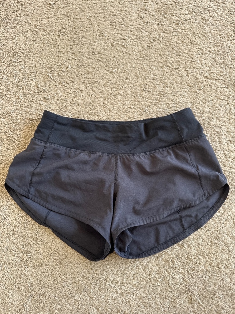 Lululemon Hotty Hot Low-Rise Lined Short 2.5"